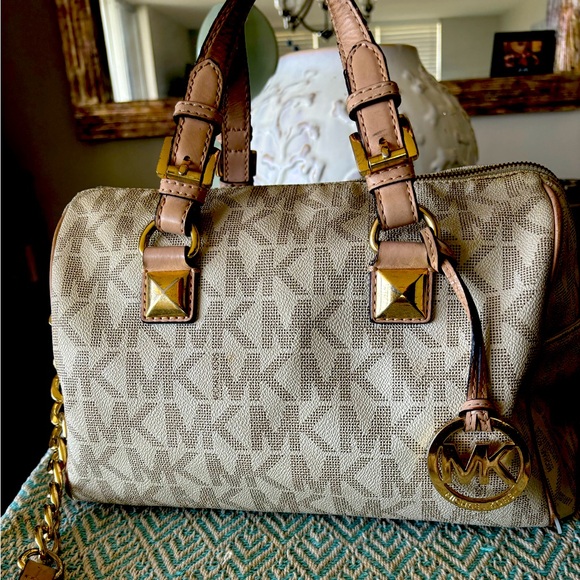 COPY - Michael Kors Logo Bag - Picture 1 of 7